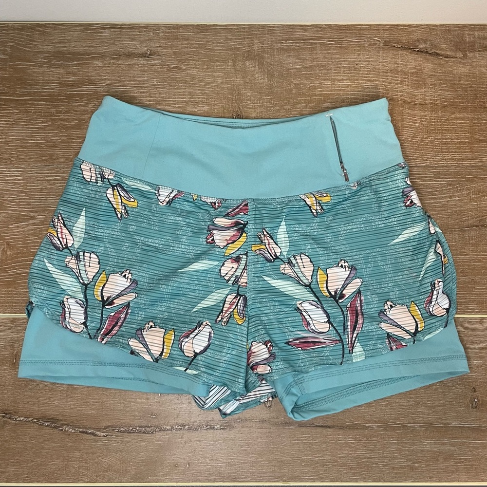 Calia by Carrie Underwood Athletic Shorts in size Small